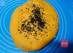 Illustration of how to make pumpkin sesame cake 5