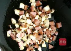 Illustration of how to make braised mushroom rice 4