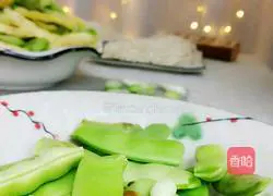 Illustration of making braised beans and noodles 2