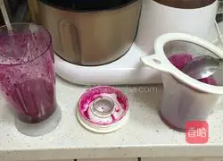 Illustration of how to make rose rolls 2