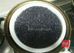 Illustration of how to make black rice balls 8
