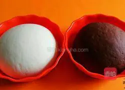 Illustration of how to make two-color flower rolls 4