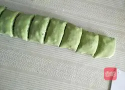 Illustration of how to make contrasting ham and chive rolls 9