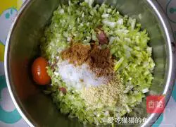 Illustration of how to make leek yellow pot stickers 2