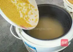 Illustration of how to make millet, red dates and white fungus porridge 3