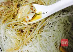 Jin's Fried Rice Illustration of thread making 7