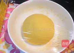 Illustration of how to make pumpkin rolls 3