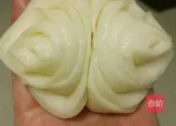 Illustration of how to make flower rolls 14