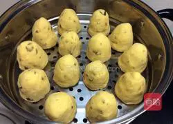 Milk-flavored red date steamed bun recipe 4