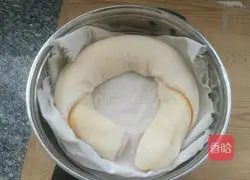 Illustration of how to make red oil flower roll 8