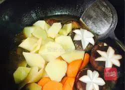 Illustration of how to make braised rice with potatoes and ribs 7