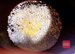 Illustration of how to make sweet potato and multigrain porridge 1