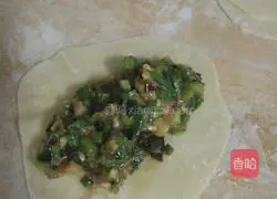 Illustration of how to make meat and three fresh pot stickers 4