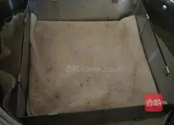 Illustration of how to make raisin and flaxseed cornmeal cake 4