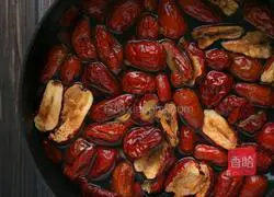 Illustration of how to make jujube mud cake 1