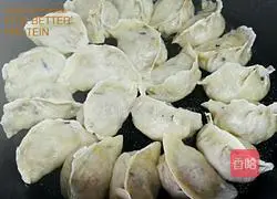 Illustration of how to make Tianjin pot stickers 5