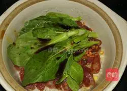 Sausages Illustration of how to make claypot rice 7