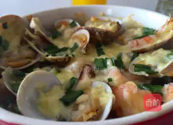 Illustration of how to make seafood cheese baked rice 9