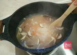 Illustration of how to make mushroom and chicken porridge 8