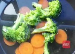 Illustration of how to make sausage claypot rice 3