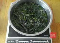 Illustration of how to make steamed buns with sweet potato leaves 3