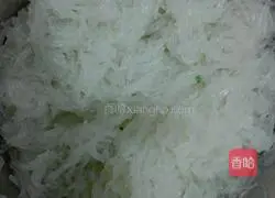 Illustration of how to make leek box 2