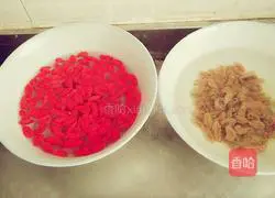 Illustration of how to make raisin and wolfberry cake 4