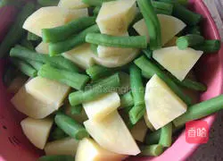 Illustration of spicy braised noodles 2