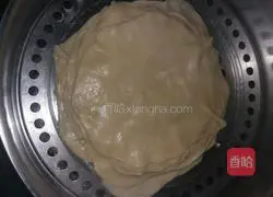 Illustration of making homemade spring roll wrappers 7