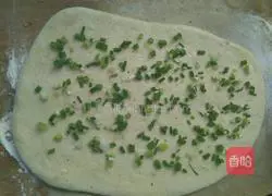Illustration of how to make green onion rolls 4