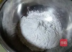 Illustration of how to make Lantern Festival with black sesame filling 5