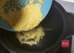 Illustration of how to make millet and shrimp porridge 4