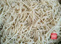 Illustration of how to make braised beans and noodles 7