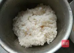 Illustration of how to make tuna rice balls 1