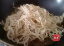 Illustration of how to make lentil braised noodles 11