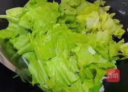 Illustration of how to make fried rice noodles with shredded chicken 9