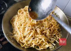 Illustration of how to make mutton braised noodles 10