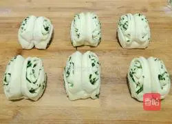 Illustration of how to make pepper leaf flower rolls 8