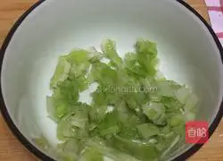 Illustration of how to make scallion rolls 9