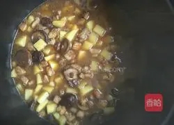 Illustration of how to make braised pork belly and potato rice 4