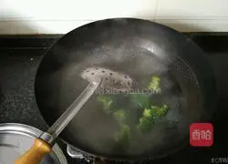 Illustration of how to make seafood risotto 2