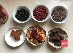 Illustration of how to make blood-tonifying porridge 1