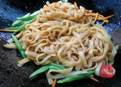 Illustration of how to make dry fried rice noodles 4