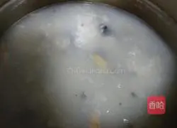 Illustration of how to make preserved egg and lean meat porridge 5