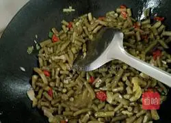 Illustration of how to make cross-bridge rice noodles 5