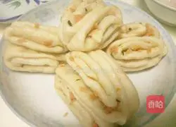 Illustration of how to make scallion and ham sausage rolls 8