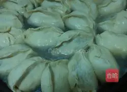 Illustration of how to make mushroom and rapeseed pot stickers 4