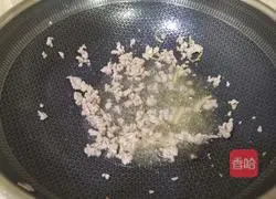 Illustration of how to make pork offal soup and rice noodles 10