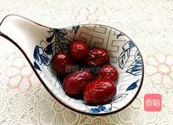 Illustration of how to make lotus root, carrot and red date rice paste 4
