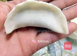 Illustration of how to make crispy pot stickers 3